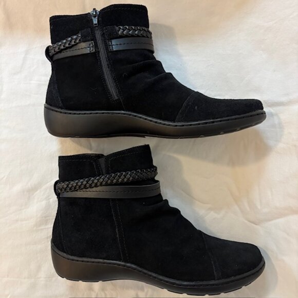 NWT Clarks Black Suede "Cora Braid" Ankle Booties Women's Size 10M - Picture 11 of 11